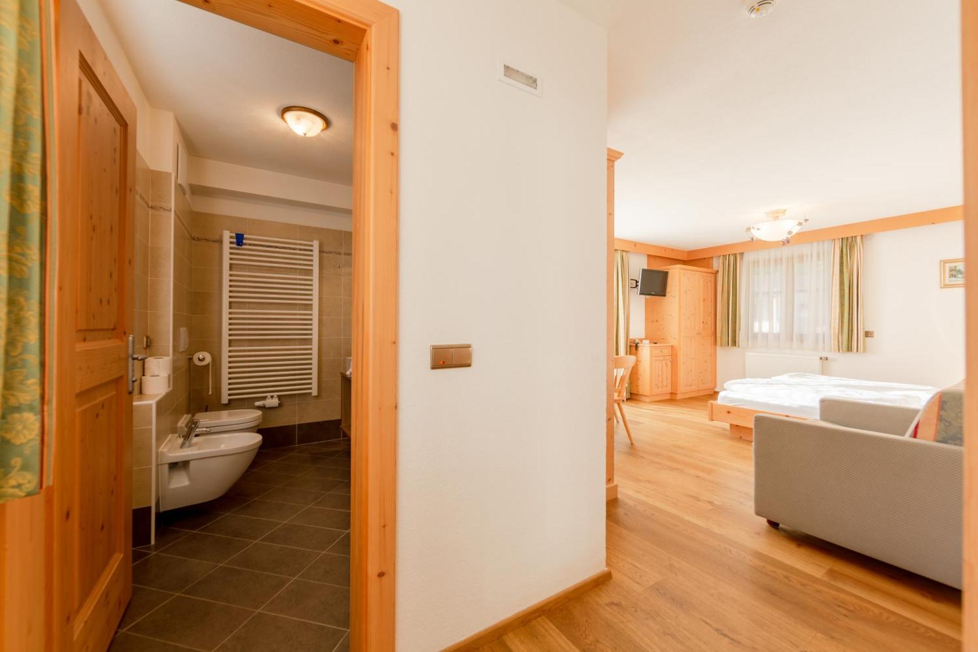 Residence Gruene Laterne - Lanterna Verde Sexten Room photo